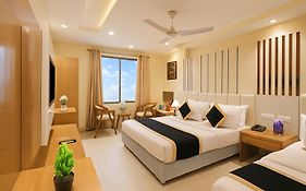 Hotel Worth - 1 Minute From Connaught Place & New Delhi Station